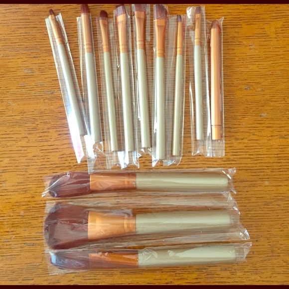 💔New 12 pic make up brushes w eye liner holder💔 - Picture 3 of 3