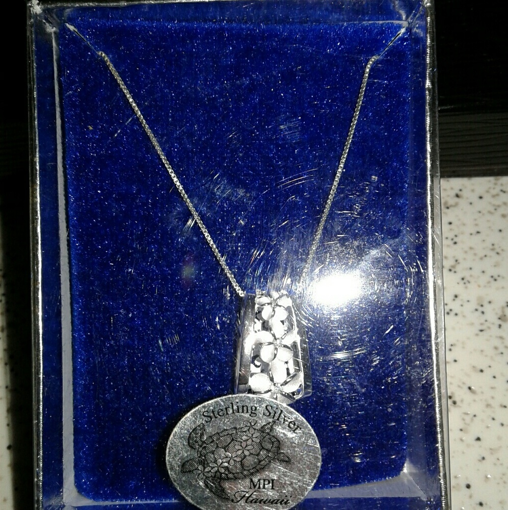 Sterling silver necklace w/ plumeria pendant