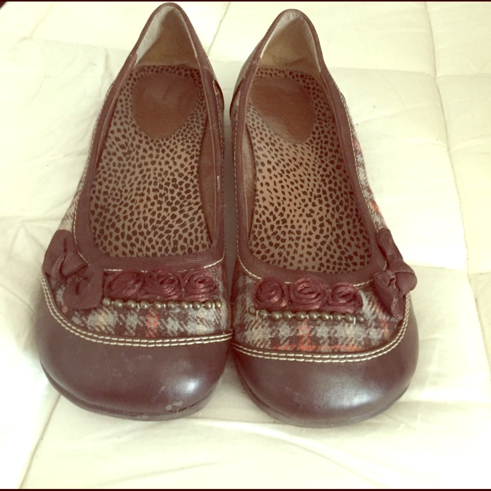 Size 9 brown plaid jellypop flats