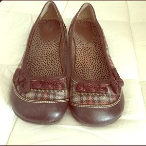 Size 9 brown plaid jellypop flats