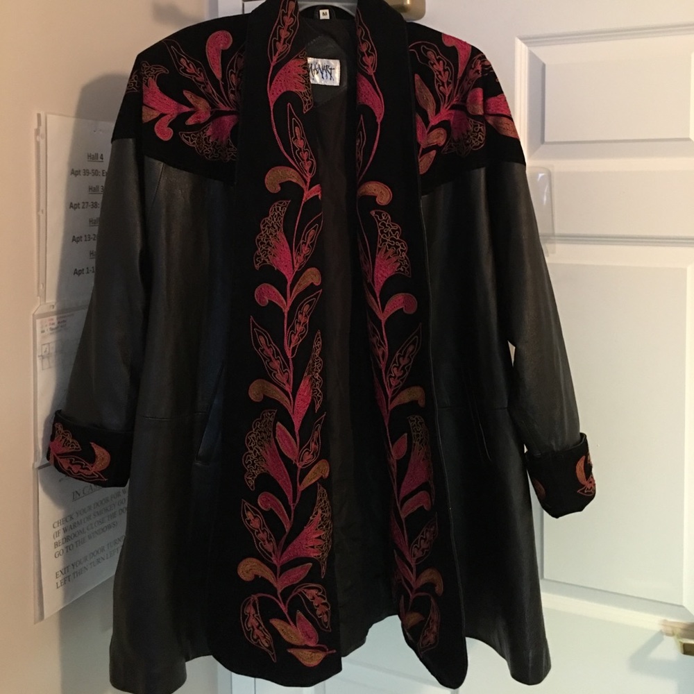 Leather coat soft shoulder pads,