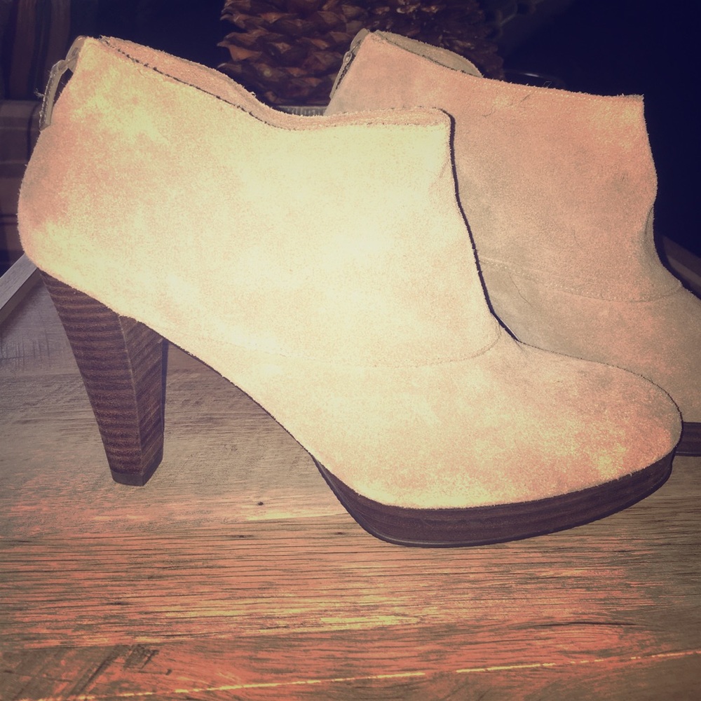 🔥Cole Haan Booties!! Perfect for fall🍁