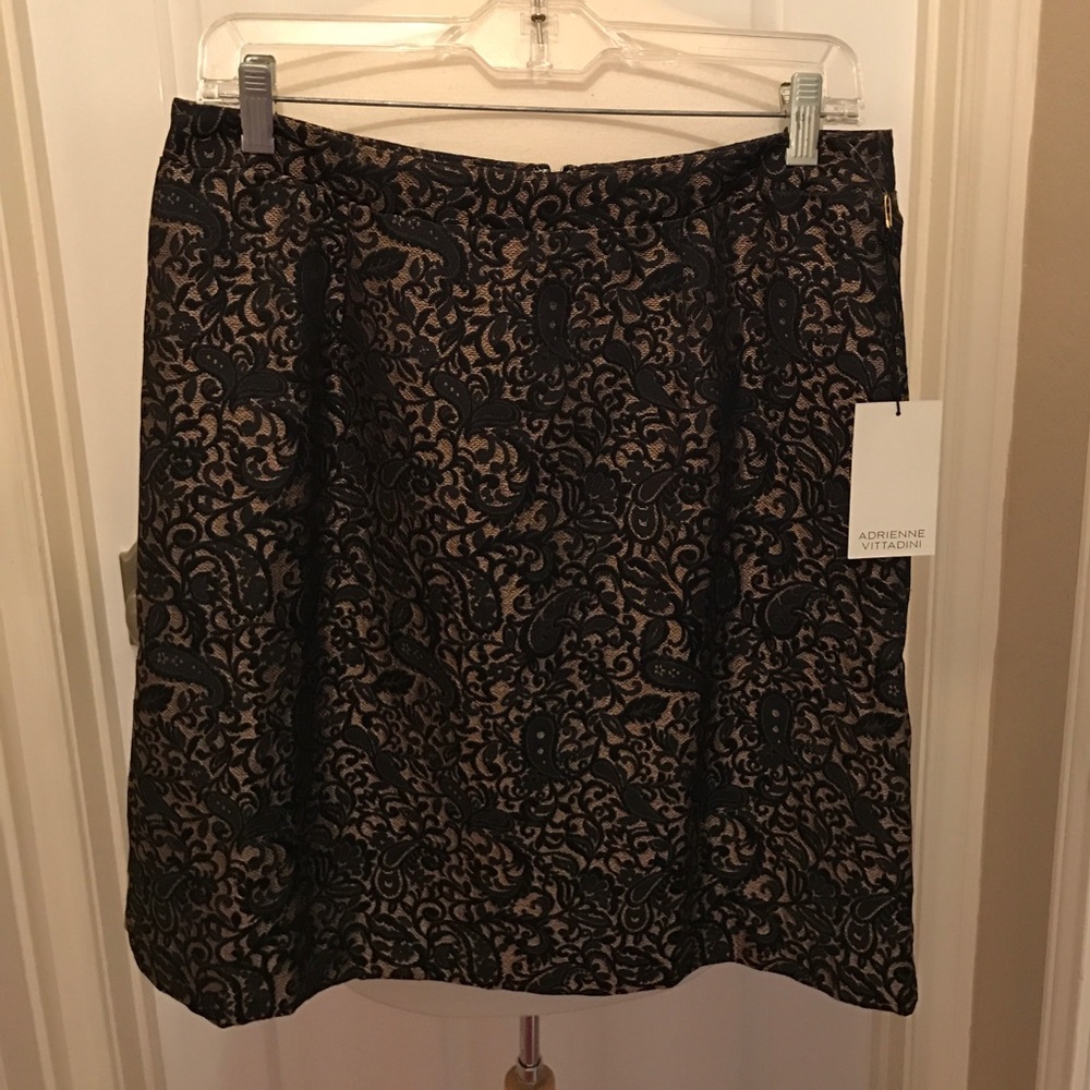 ADRIENNE VITTADINI BLACK/GOLD SKIRT. SIZE 8