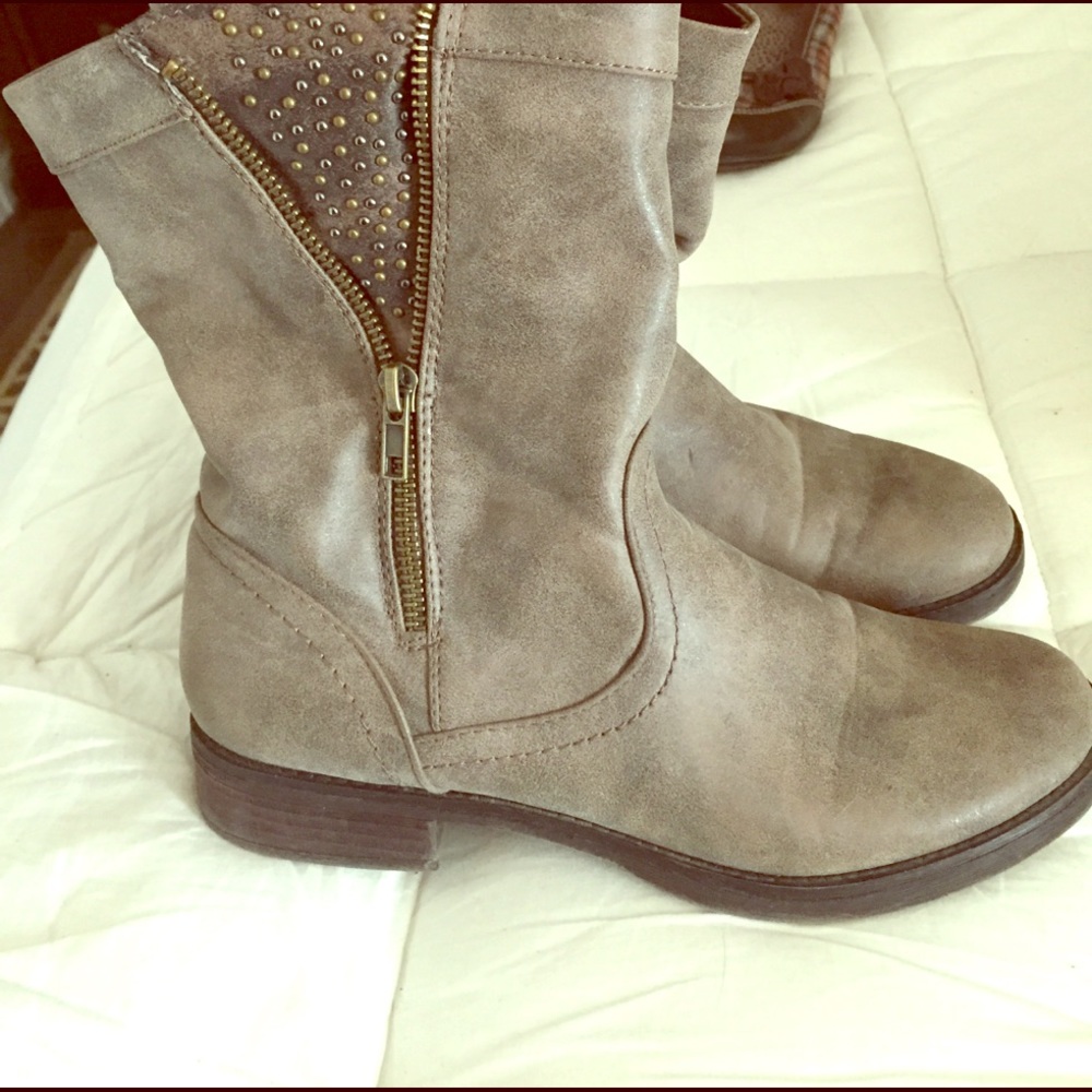 Size 7.5 unrated ankle boot