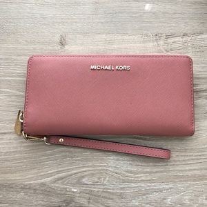 Monday sale only!!!! 3/27 get it now!!!