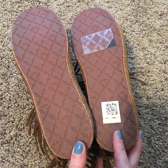 NWT Uggs Shenandoah Size US 7. - Picture 2 of 3