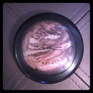 Gold spill Limited edition MAC mineralized powder