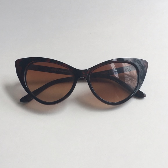 Tortoiseshell Kitten Sunglasses - Picture 1 of 3