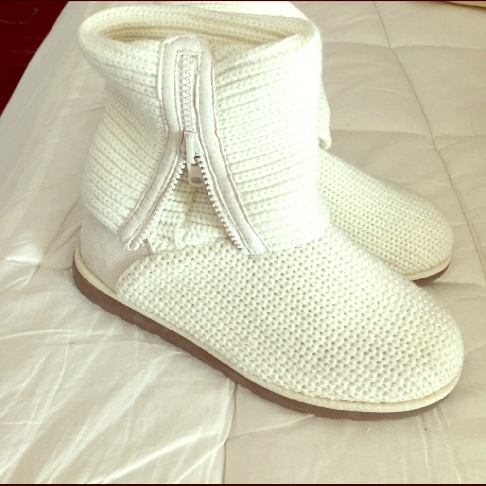 Size 8 so by kohls knit white boots