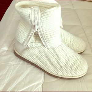 Size 8 so by kohls knit white boots