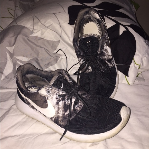 Nike Shoes - Nike Rushe