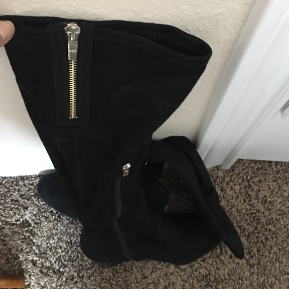 Boot - Picture 2 of 5