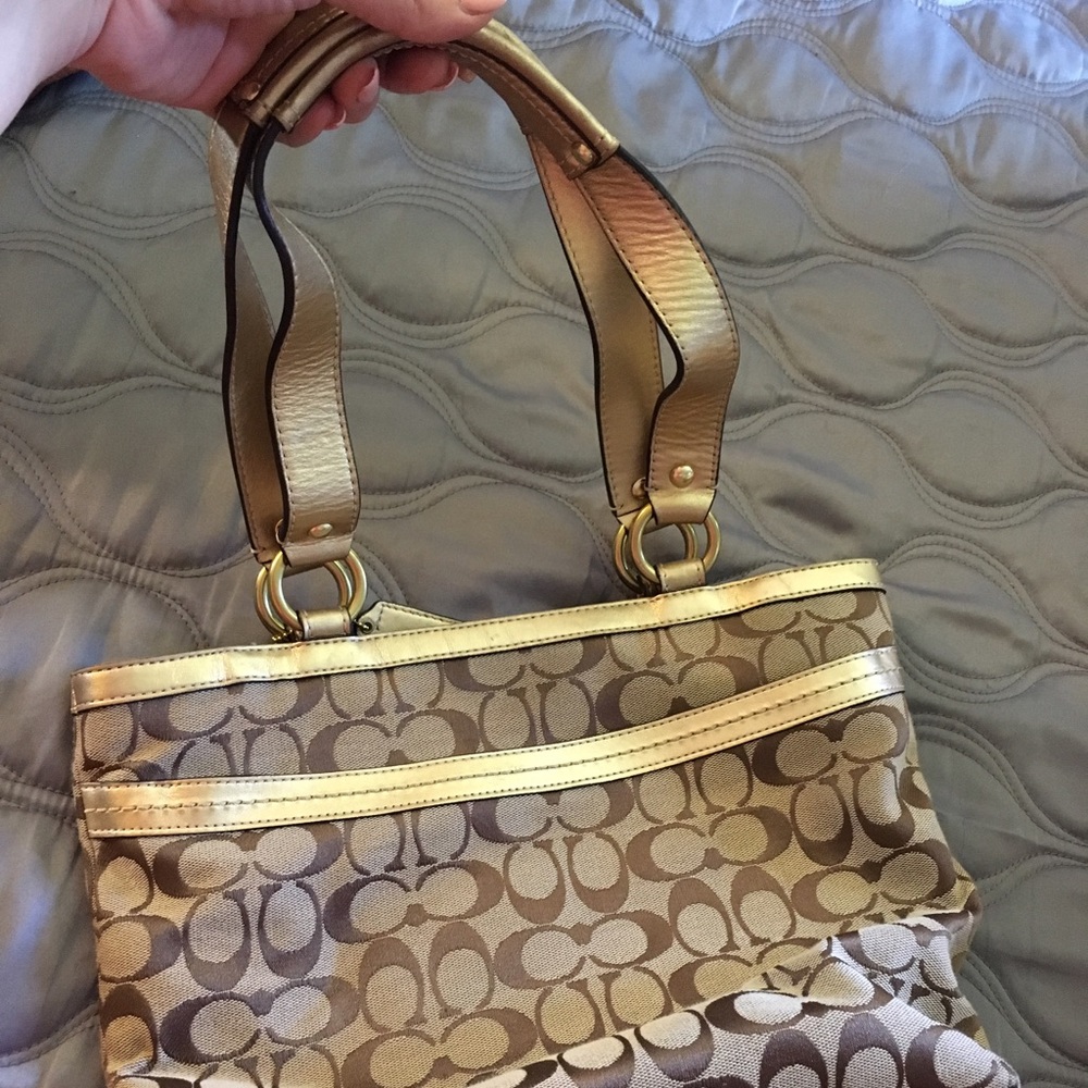 Coach Handbag - Picture 2 of 6