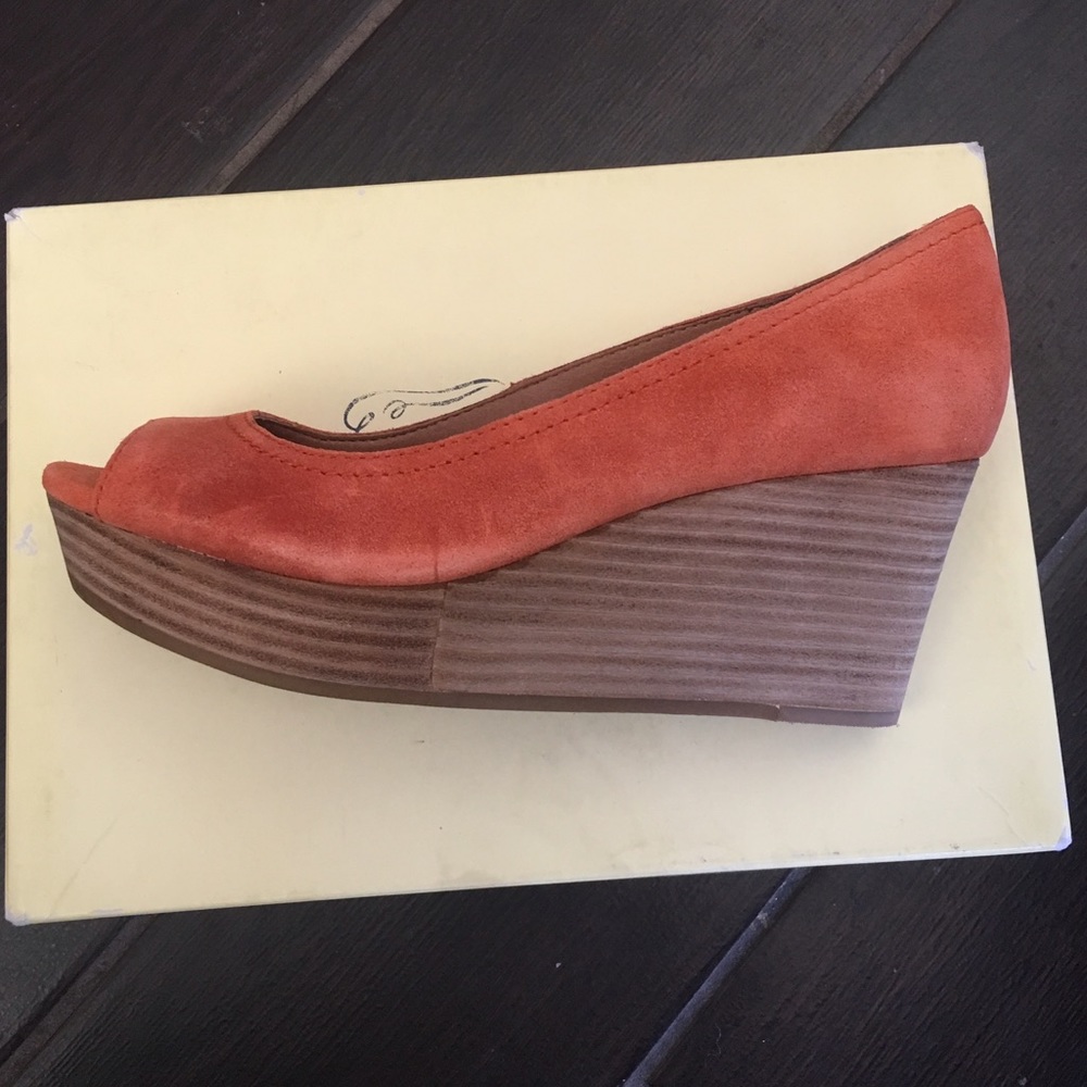 Lucky brand wedge