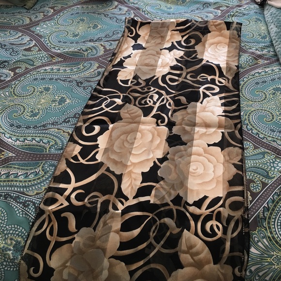 Scarf - Picture 1 of 2