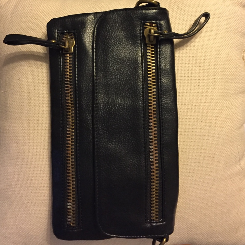 Black clutch
