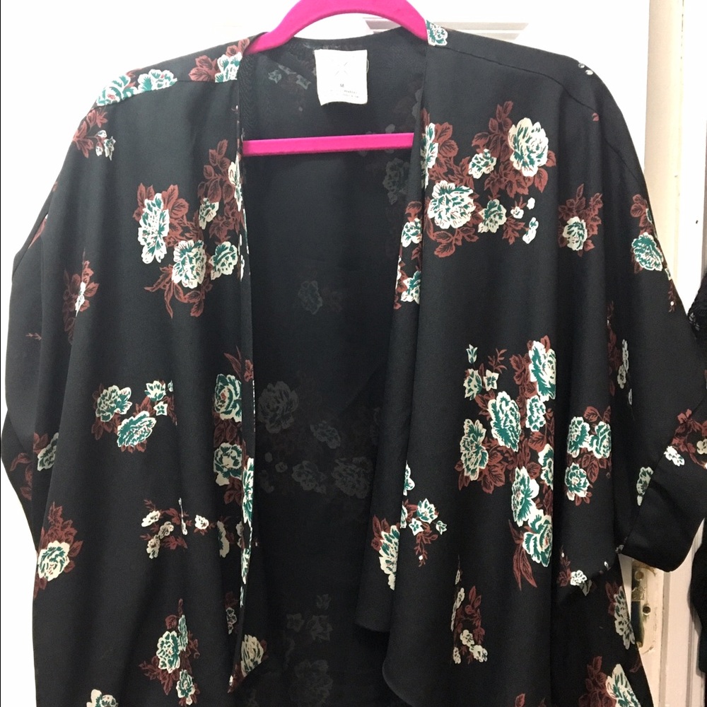 Pins and Needles floral kimono