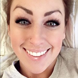 Meet your Posher, Chloe