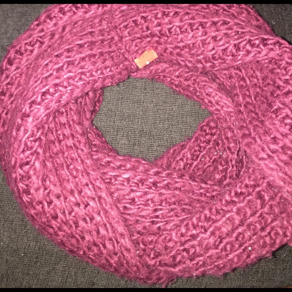 Akira infinity scarf
