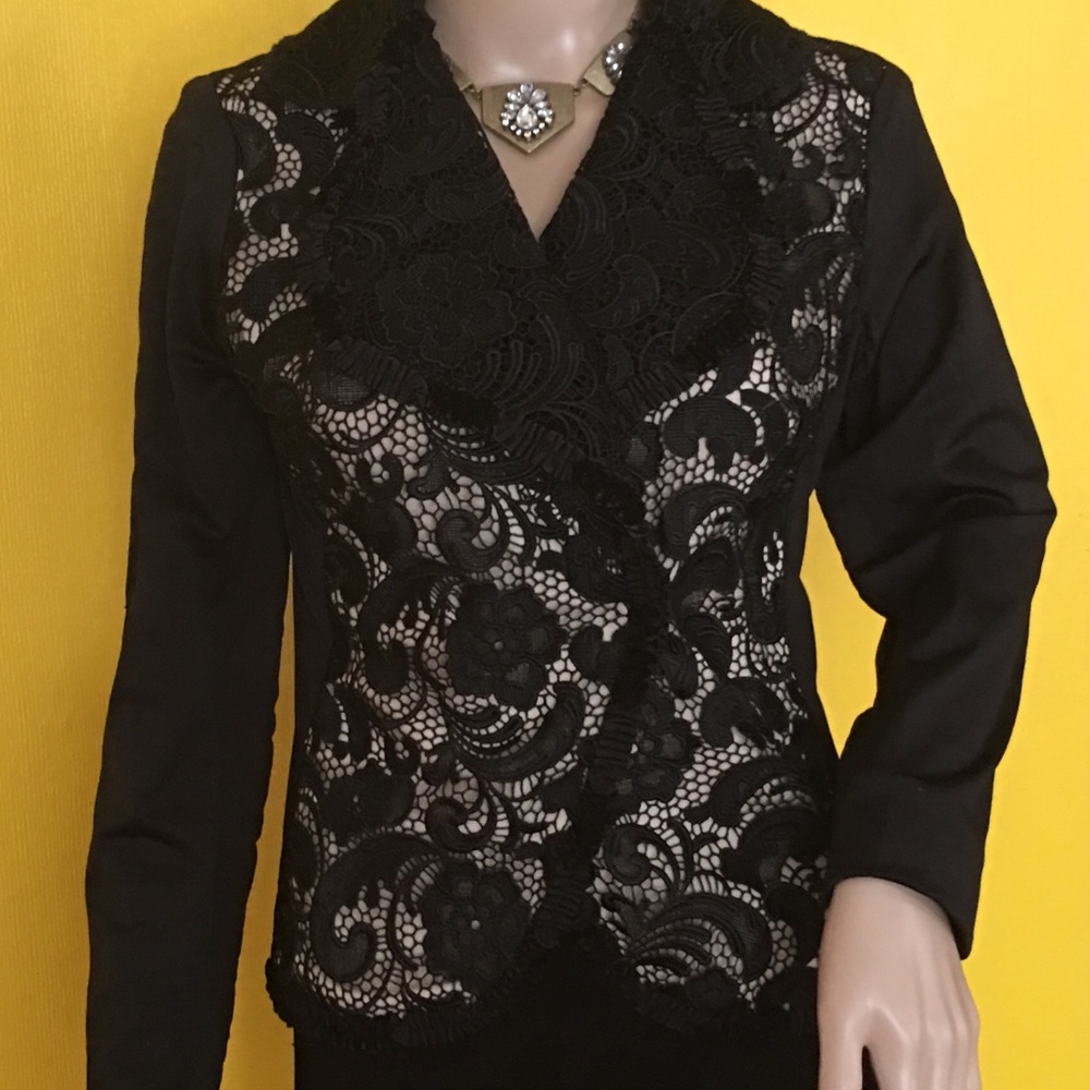 Alberto Makali suit