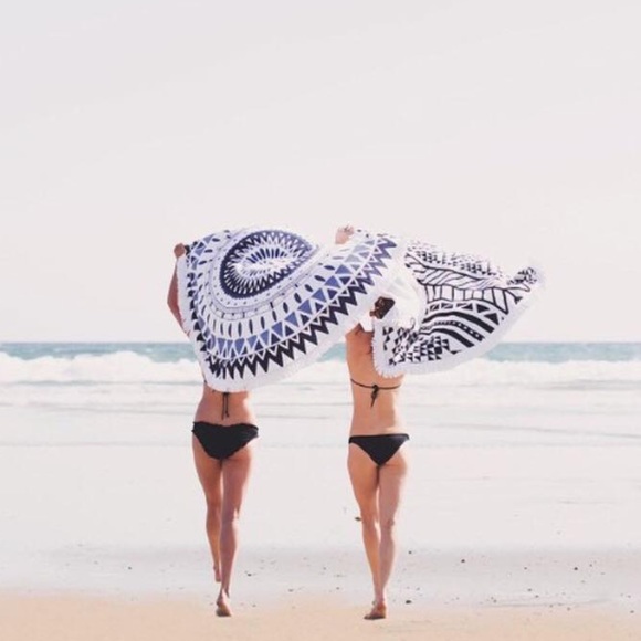 •LAST• Black/White Print Round Beach Throw/Blanket - Picture 4 of 4