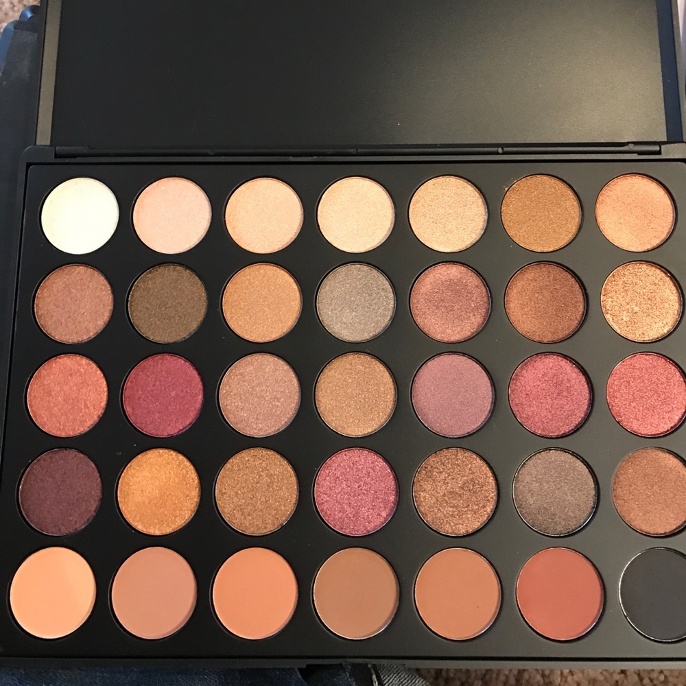 Morphe Fall into Frost 35F palette