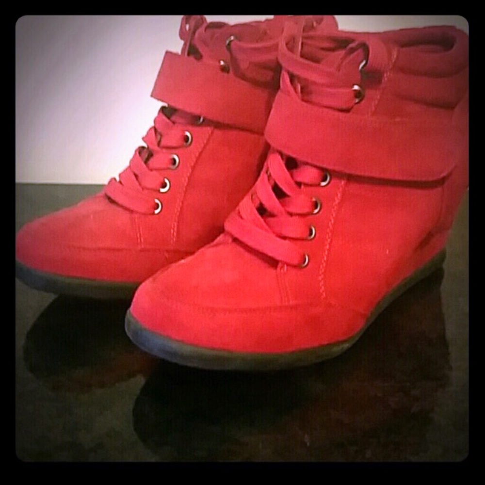 Red wedge boots