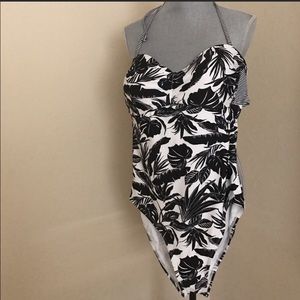 Print halter swimsuit