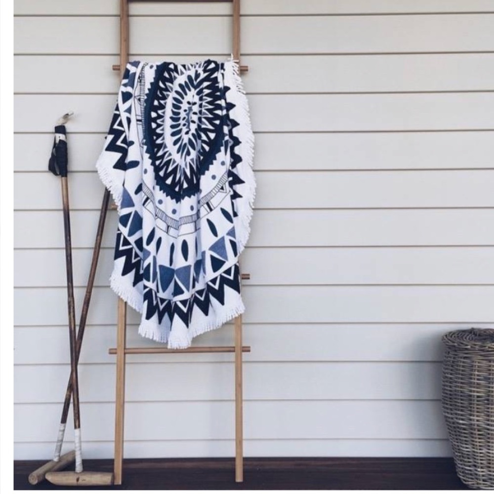 •LAST• Blue/White Round Beach Throw/Blanket - Picture 3 of 6