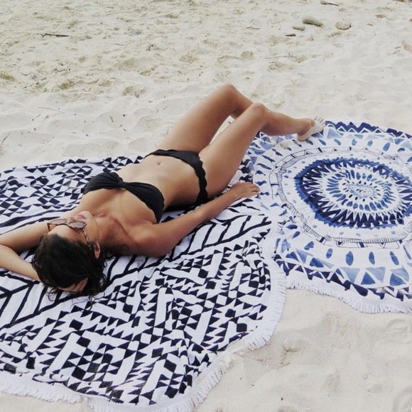 •LAST• Blue/White Round Beach Throw/Blanket - Picture 4 of 6