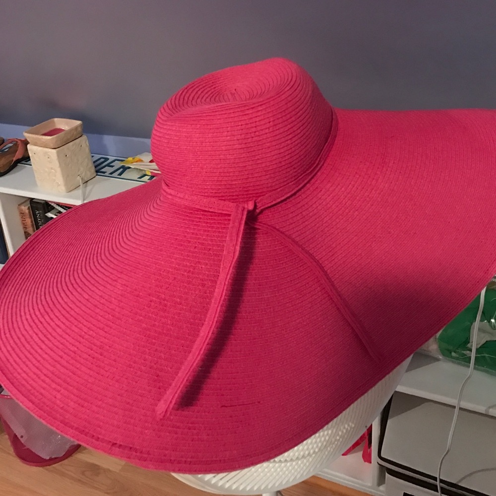 Giant floppy hat