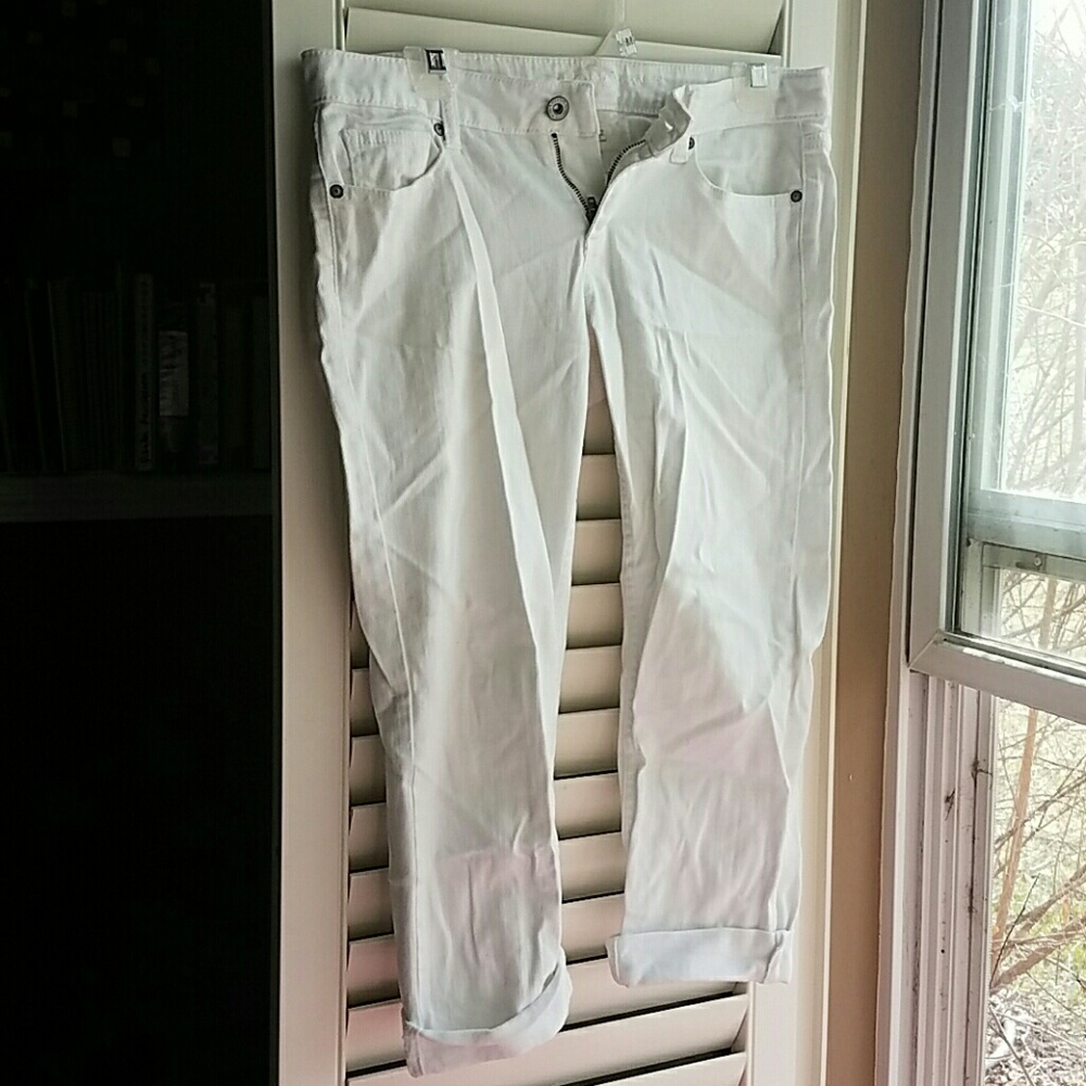 White jean capri pants