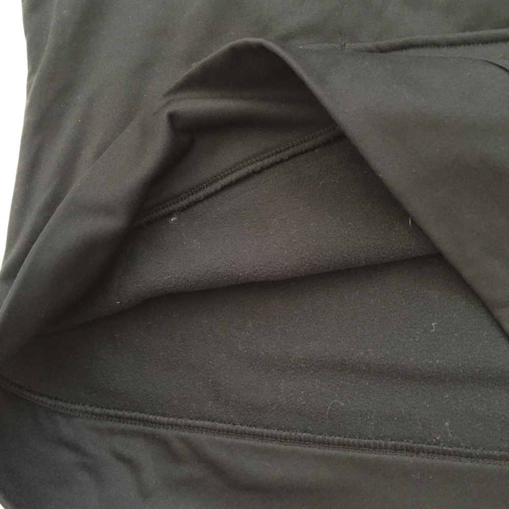 ⚽️UNDER RAMOUR SLEEVELESS HOODIE - Picture 6 of 6
