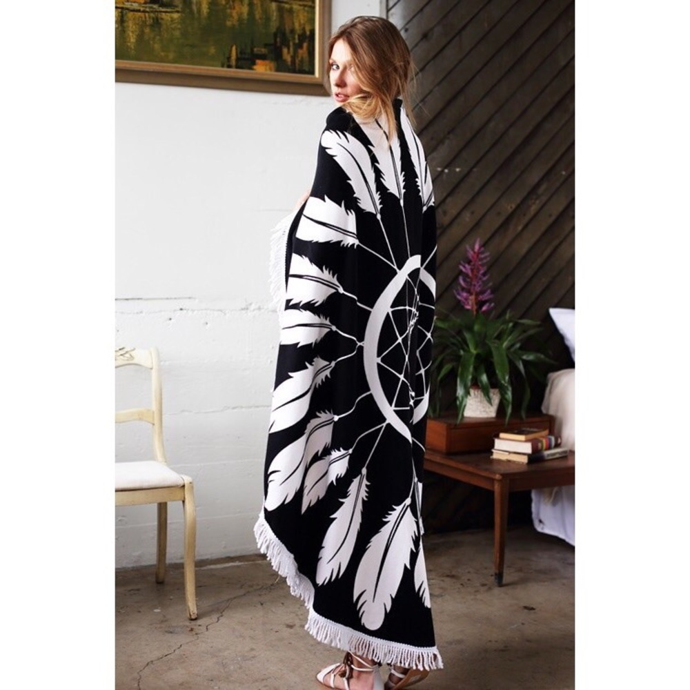 •LAST• Round Feather Dream Catcher Beach Blanket - Picture 3 of 4