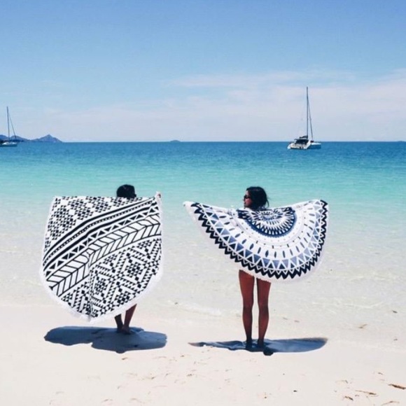 •LAST• Round Feather Dream Catcher Beach Blanket - Picture 4 of 4