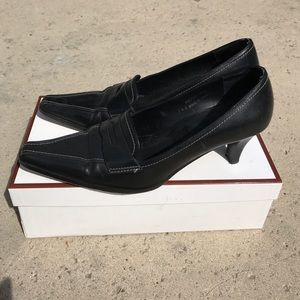 Coaches black leather pumps size 7.5