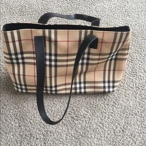 Burberry purse