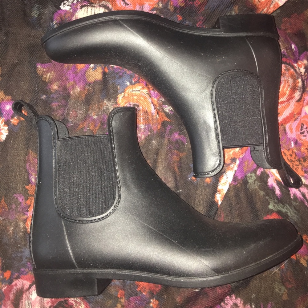 Black rain booties size 8