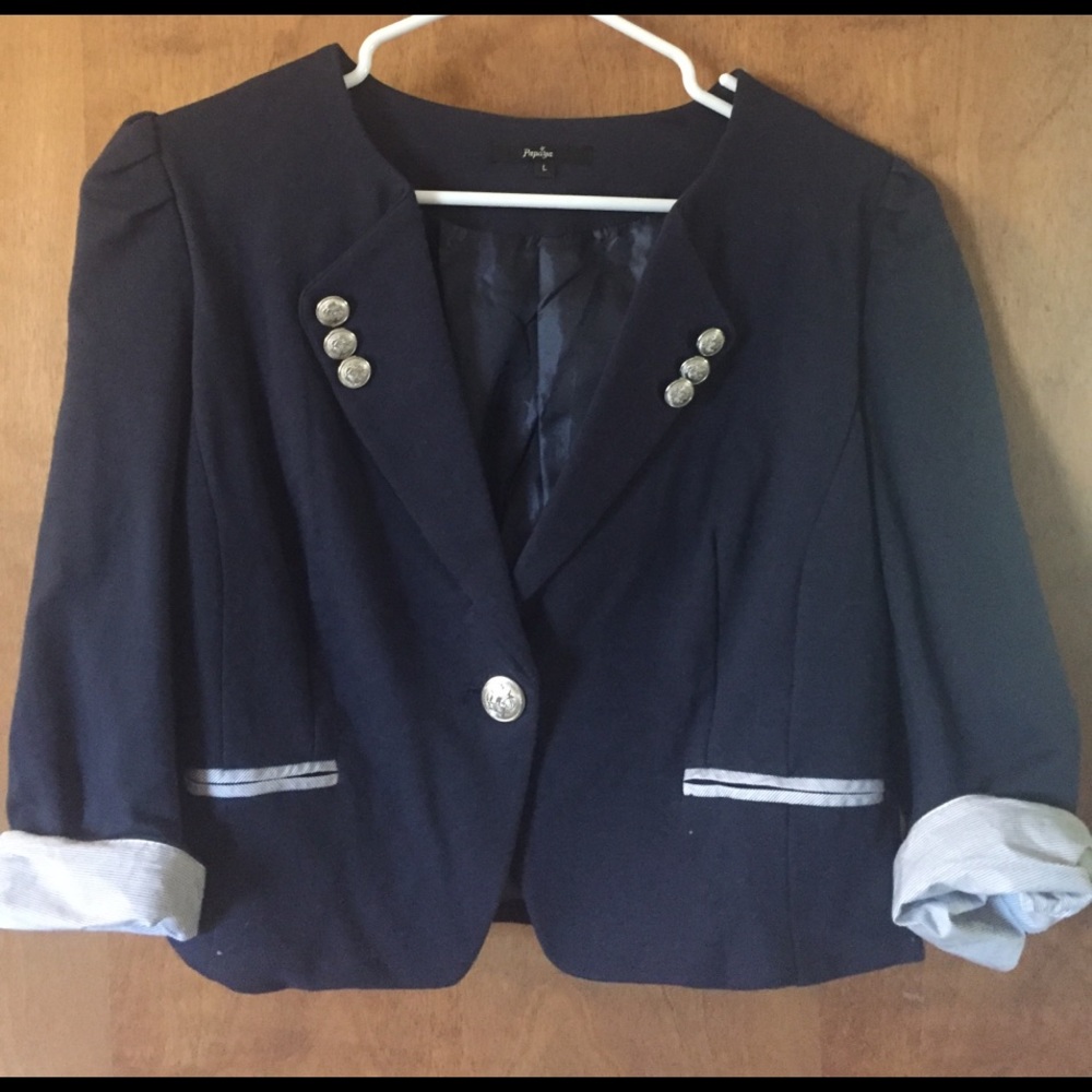 Nautical style navy blazer!
