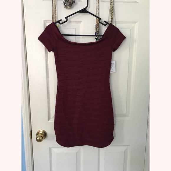 Windsor Burgundy Mini - Picture 2 of 4