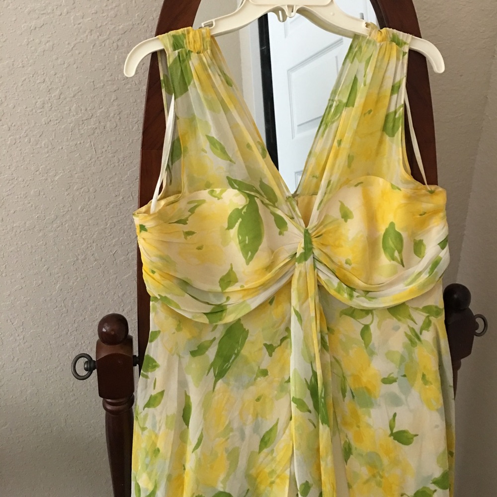 Dress - Picture 2 of 4