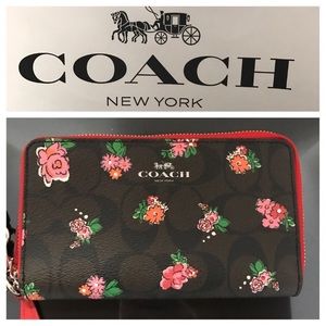 NWT Coach double zip wallet in floral and sig logo