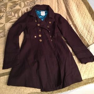 Beautiful light-weight fitted pea coat.