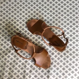 A Détacher leather sandals