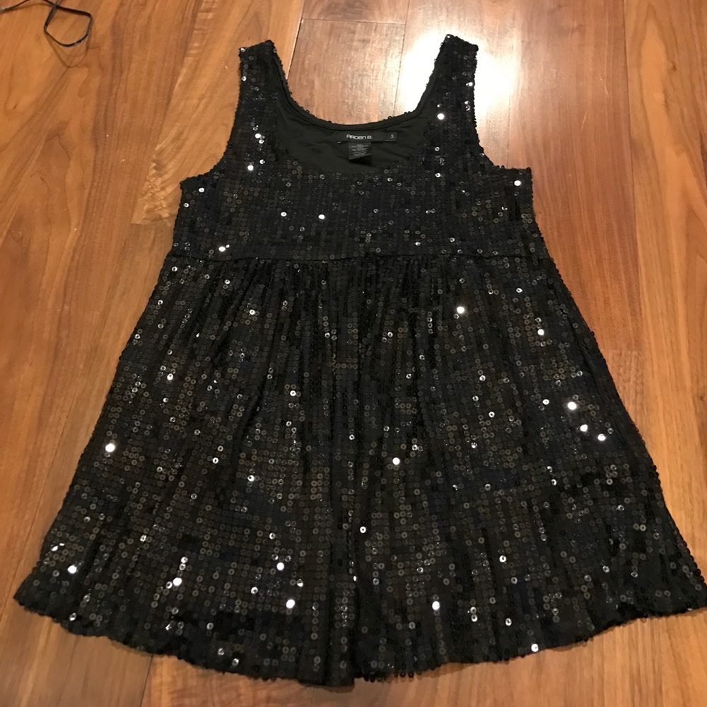 NWOT Black sequin top