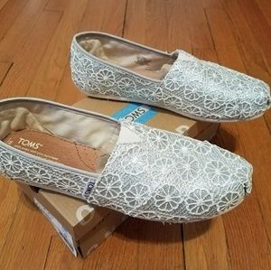 TOMS CROCHET GLITTER SLIPON