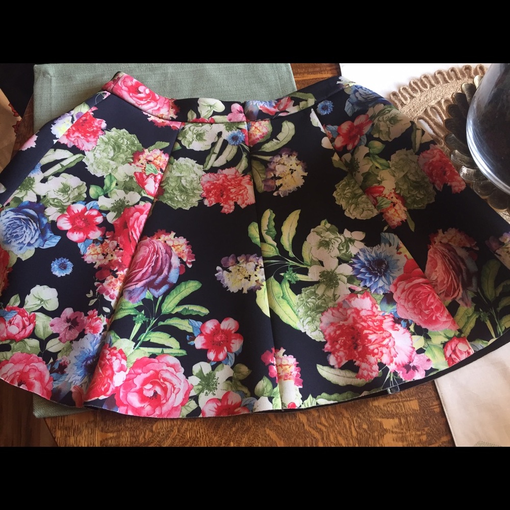 🆕 Elliate Floral Skirt