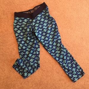 Nike dry fit cropped pants