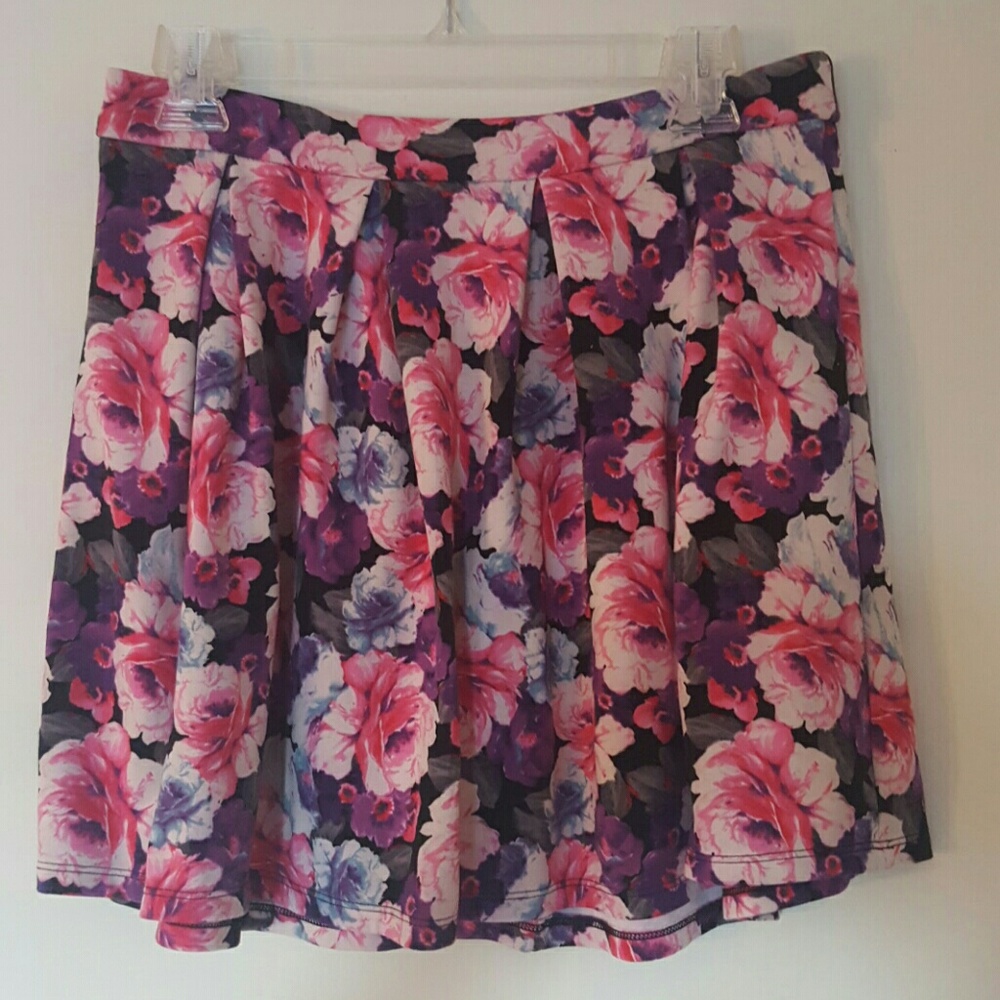 Floral mini skirt
