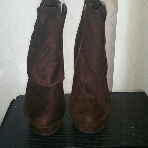 Chocolate Booties - Picture 3 of 4